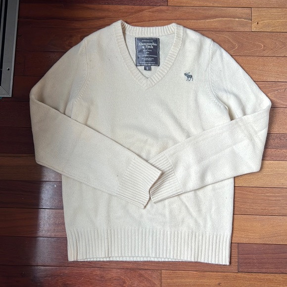 100% cashmere Abercrombie sweater